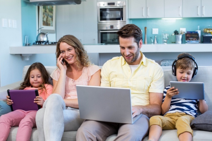Best Internet Plans for Families Who Use Many Devices